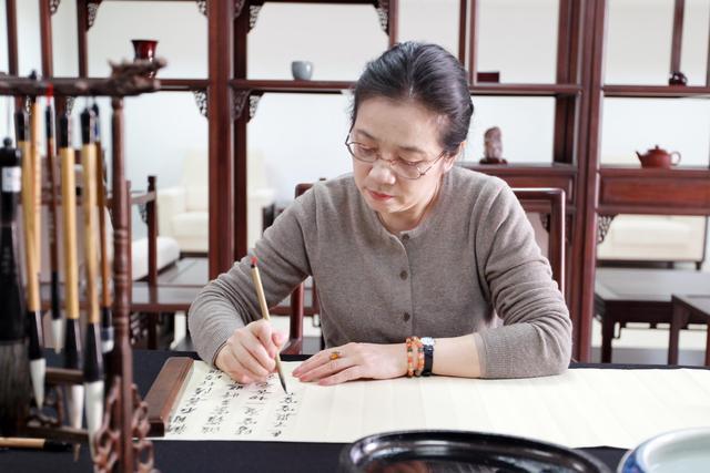 孙晓云当选中国书协主席，为新中国女性书法家