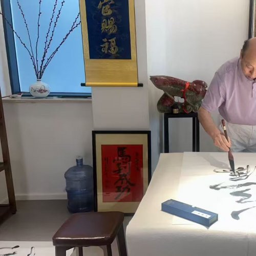 <b>知名艺术家毛锦华深耕艺坛笔墨传薪</b>